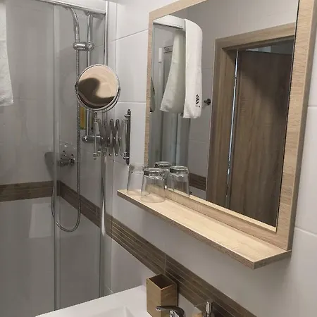 Slo. شقة Bakov nad Jizerou